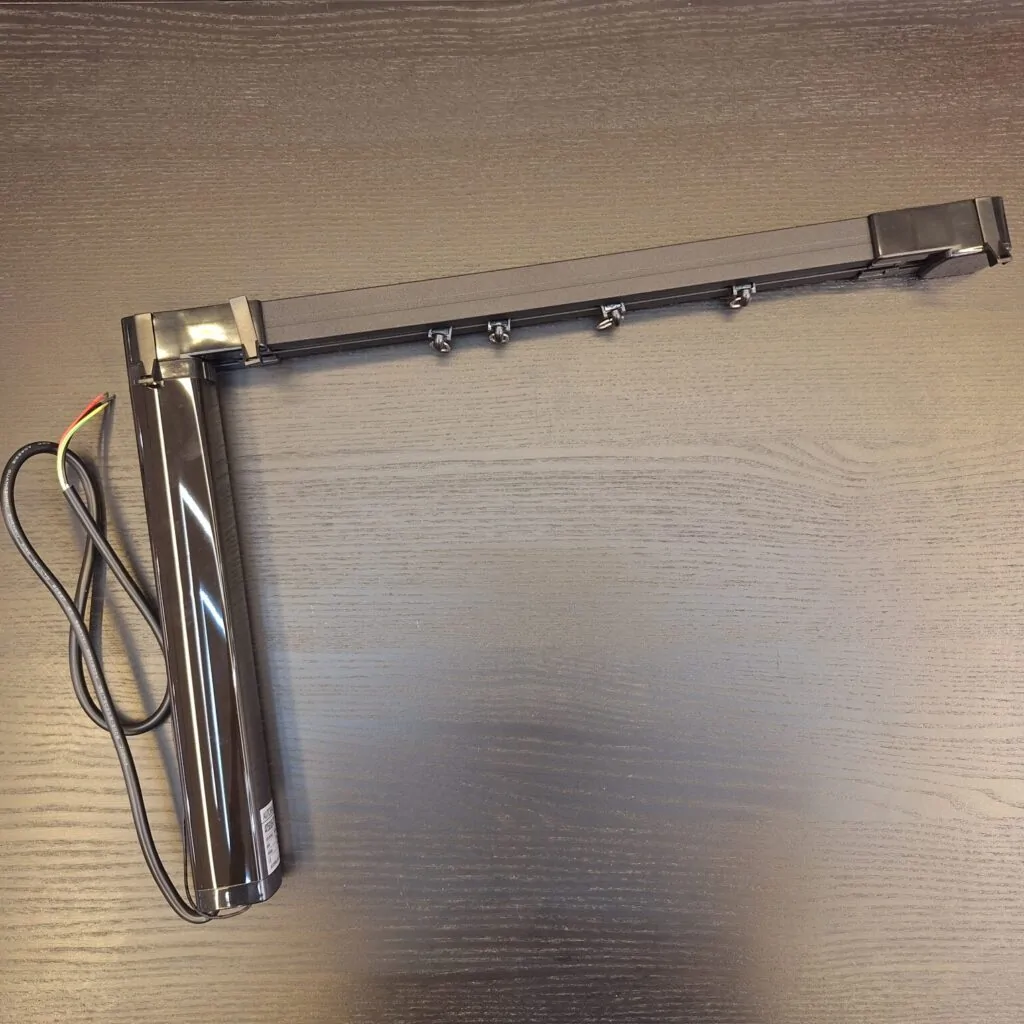 Slajd #2 | Karnisz elektryczny o długości 5,16 m (silnik 60W).